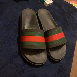 GUCCI men’s slides 9/10
